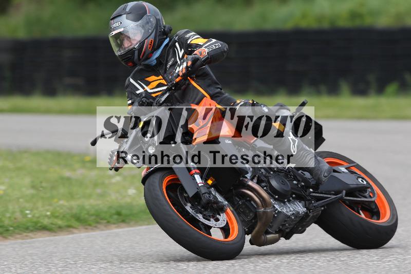 /Archiv-2025/10 23.04.2025 Cornu Master School ADR/rot-rouge/48